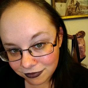 Meet your Posher, Caitlin